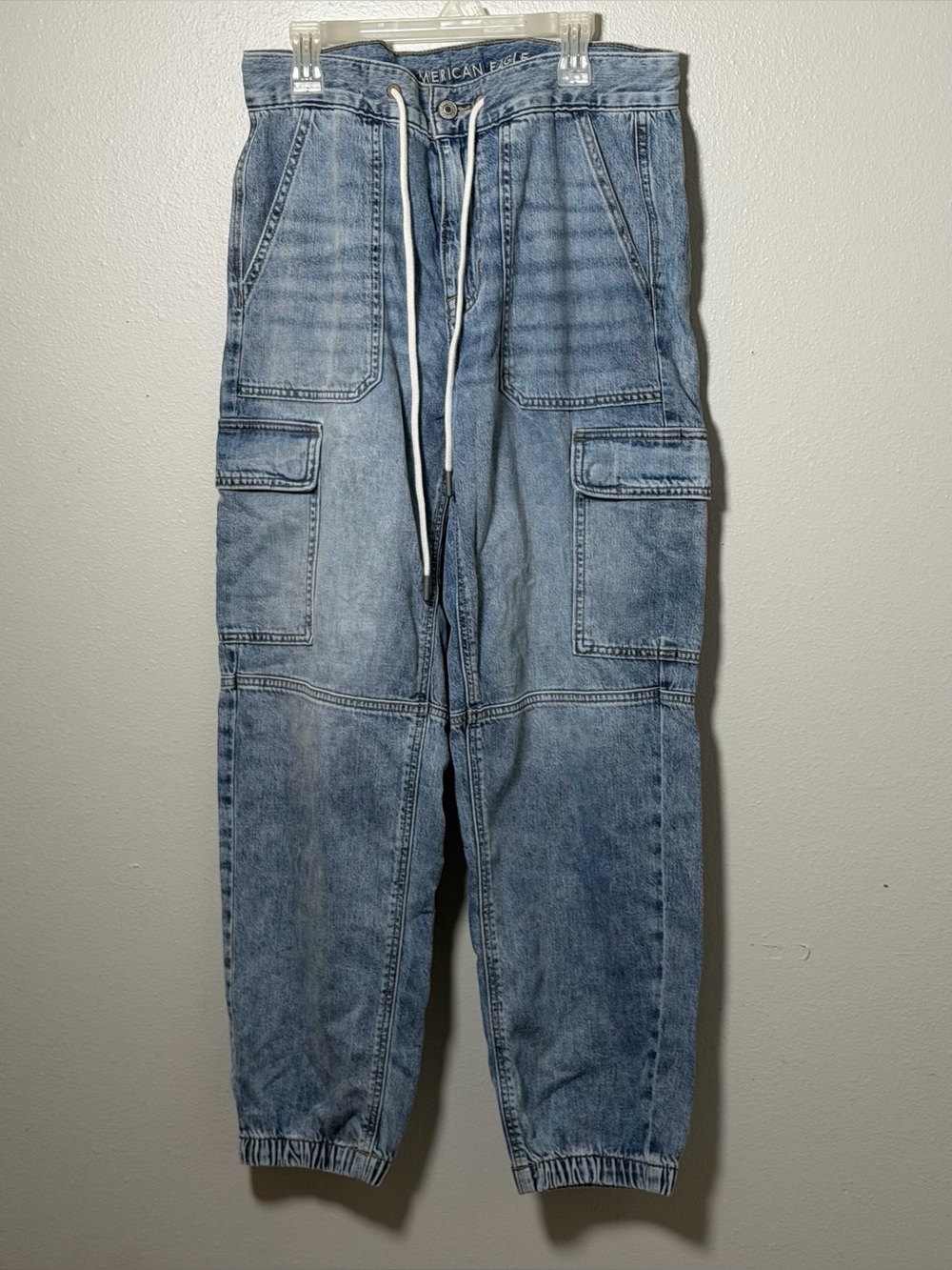 American Eagle Women Light Blue Denim Relaxed Cargo Jogger Jeans size 8